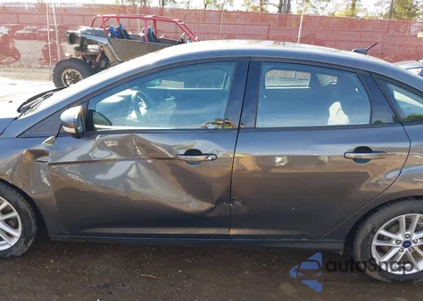 2016 Ford Focus Se z USA, uszkodzony, nr VIN 1FADP3F23GL309953